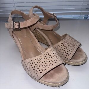 Vionic Beige Espadrille Wedge Sandals sz 8.5